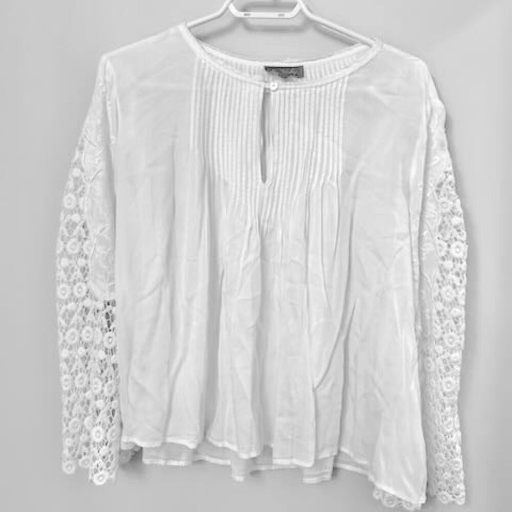 Derhy Boho white top with crocheted sleeves